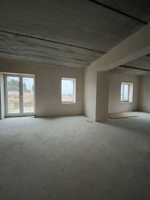 Продаж будинку  261 м2 , Лесники, р-н Стежки, є укриття