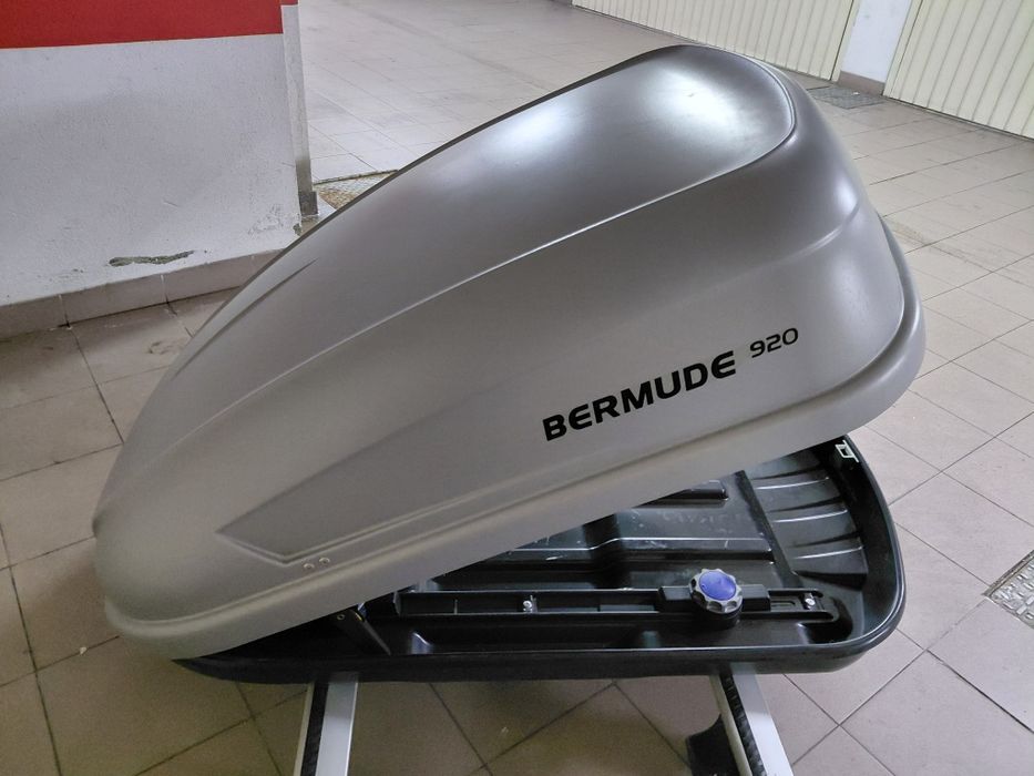 Bagageira de tejadilho Norauto + barras de tejadilho Thule