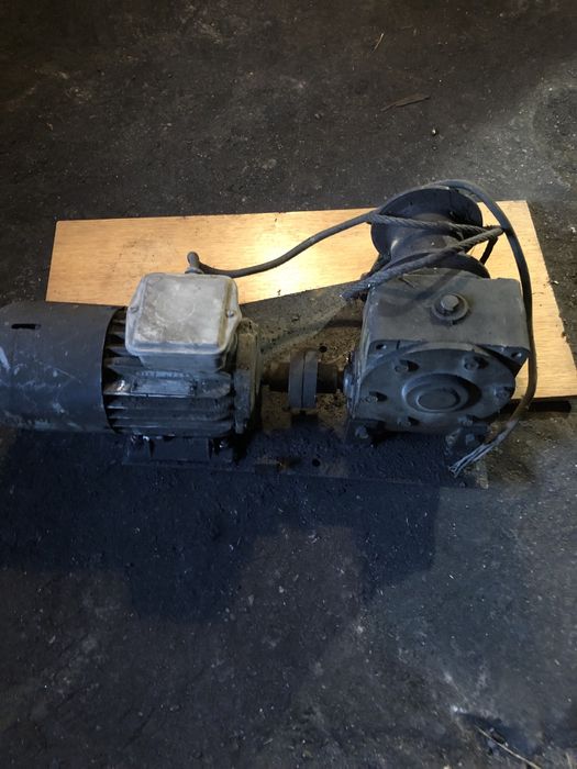 Wciągarka wyciągarka przekładnia ślimakowa z hamulcem tarczowym