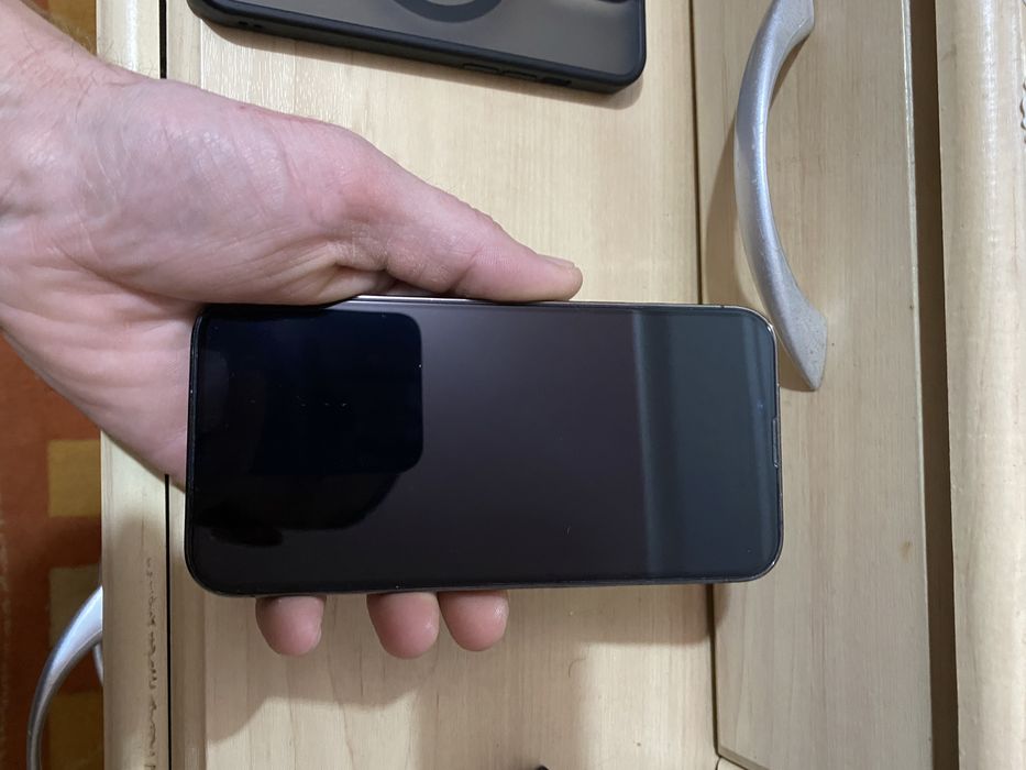 Продам  телефон apple