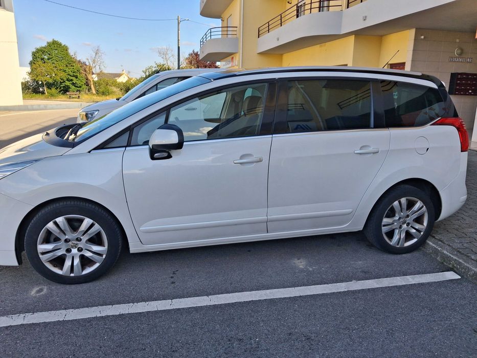 Peugeot 5008 2013