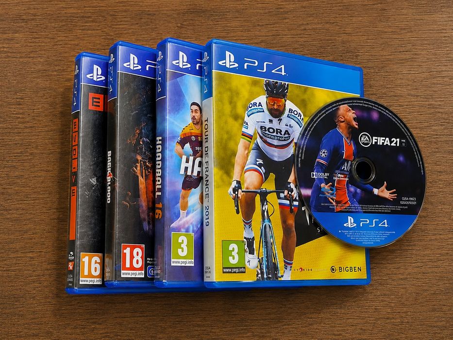 PlayStation 4 (PS4) + Comando + Pack de 5 Jogos + Cabos — Pronta a Jog