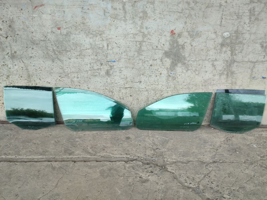 Скло дверей Фольксваген Гольф 5 Гольф 6 стекло VW Golf 5 VW Golf 6