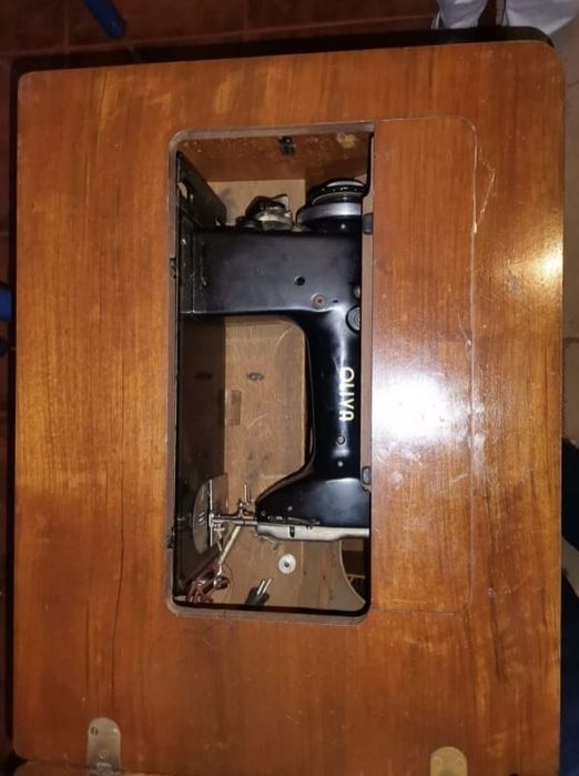 Máquina costura marca oliva