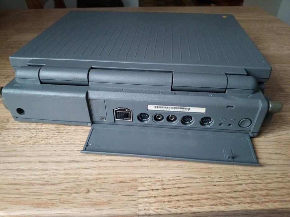 Laptop Macintosh powerbook 145 retro