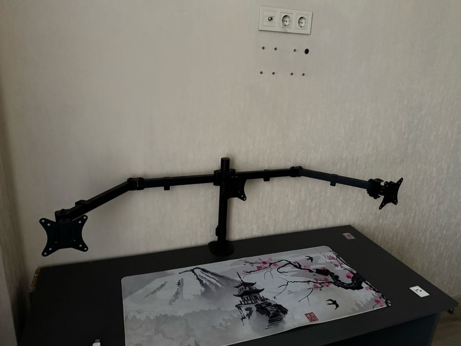 Кранштейн для 3-х мониторов