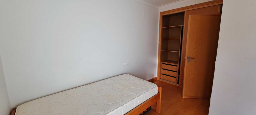 T2 Mobilado com Garagem Fechada