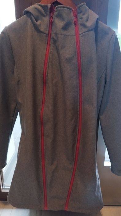 Płaszczyk ciążowy i po ciąży z kapturkiem dla dziecka