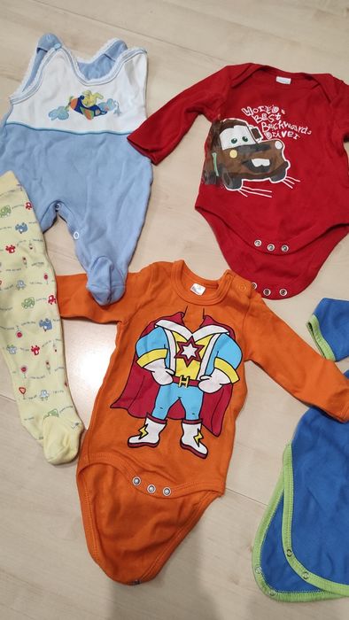 Body dziecięce 7szt, śpiochy i półśpiochy rozm 62