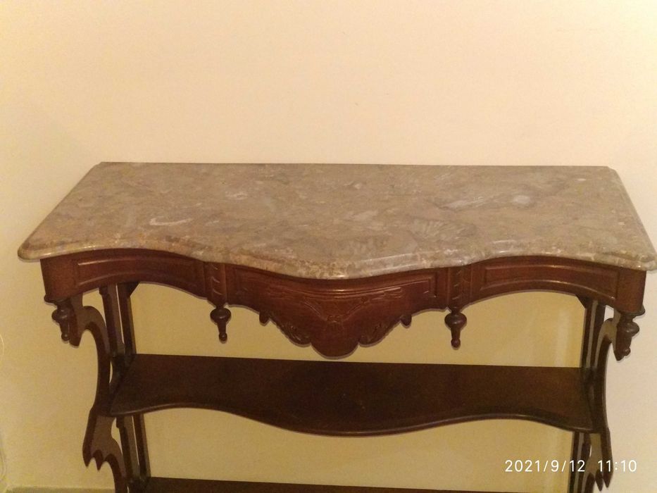 Consola em madeira com tampo de mármore