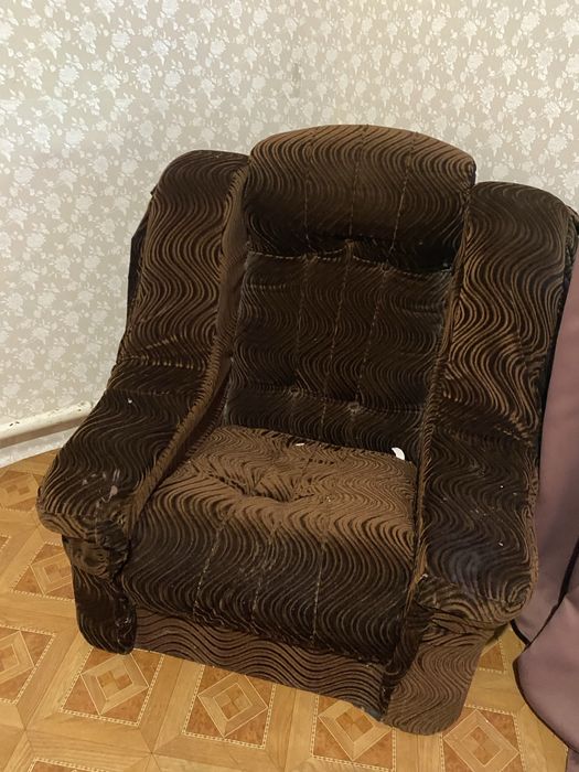 Кровать двуспальняя, кресло