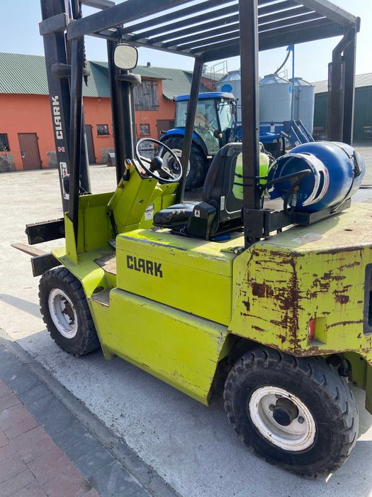 Wózek widłowy Clark