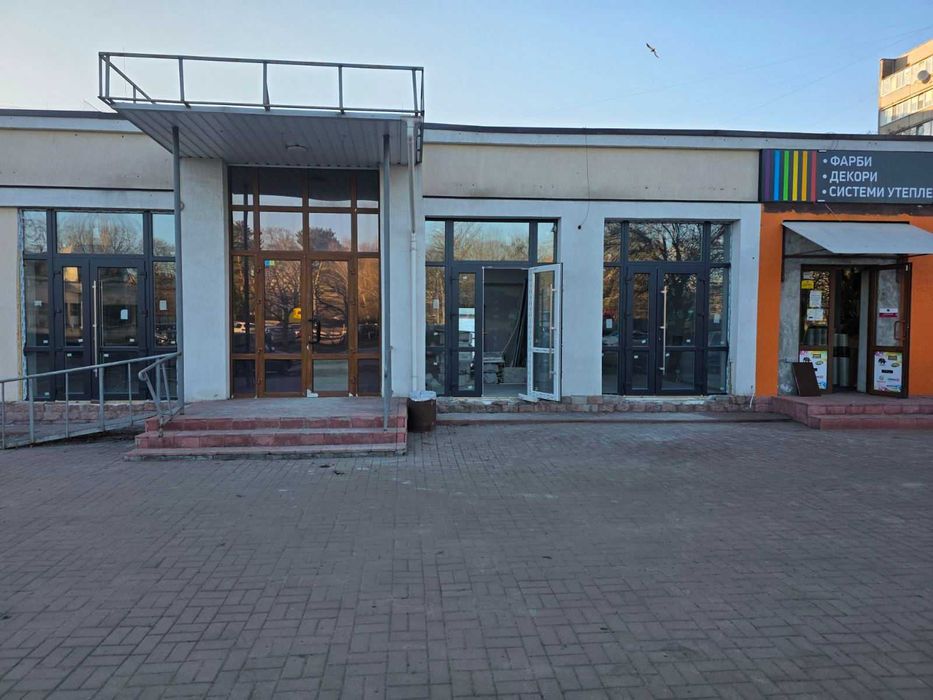 Комерційне приміщення 11м2  фасад 1пов під РОЗЛИВ ВОДИ торгкомплекс