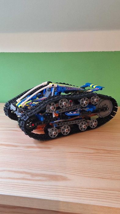 Lego technic 42140 zdalnie sterowany pojazd gąsienicowy