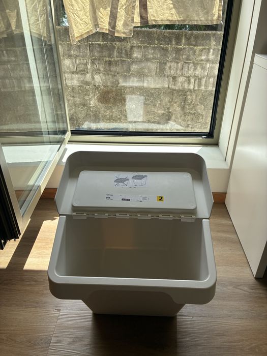 Caixote IKEA (Roupa suja/ reciclaveis)