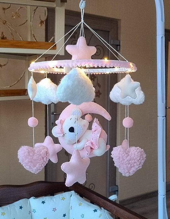 Мобіль для дівчинки ручної роботи