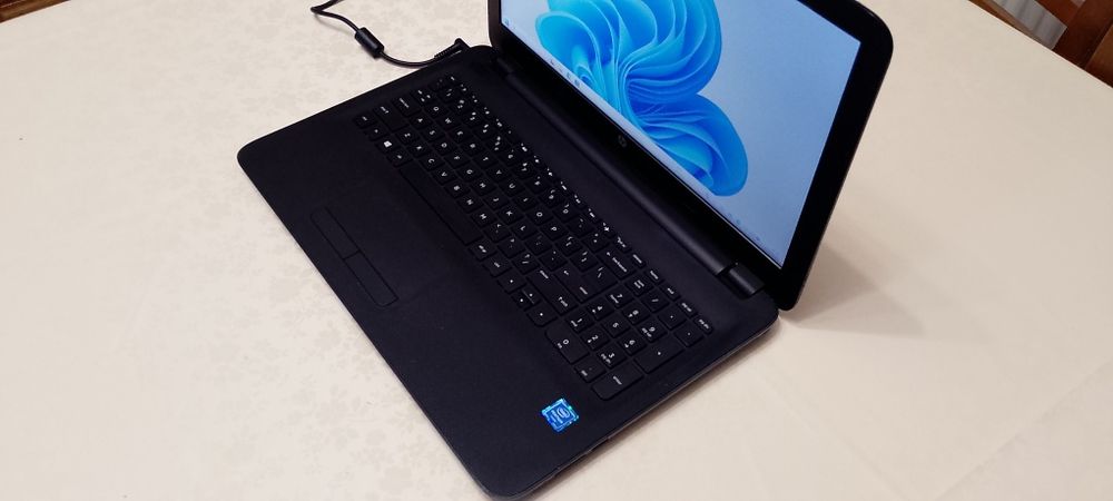 Laptop HP 250 G4 SSD i3 5th Win11 gwarancja.