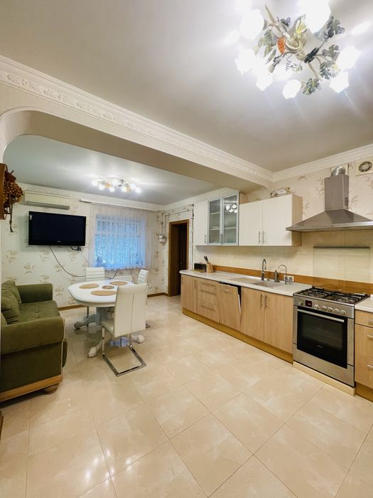 Продаж вишуканого котеджу в «Царському селі»  м. Кременчук