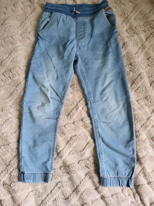 Jeansy chłopięce 128 Smyk z gumką w pasie