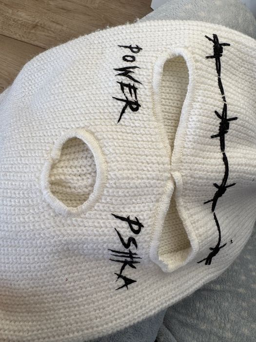 Біла шапка балаклава