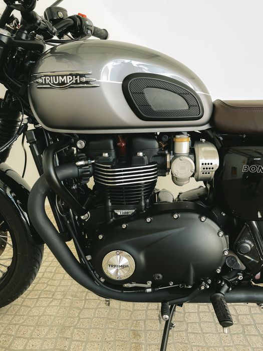 Triumph Bonneville T120 Black