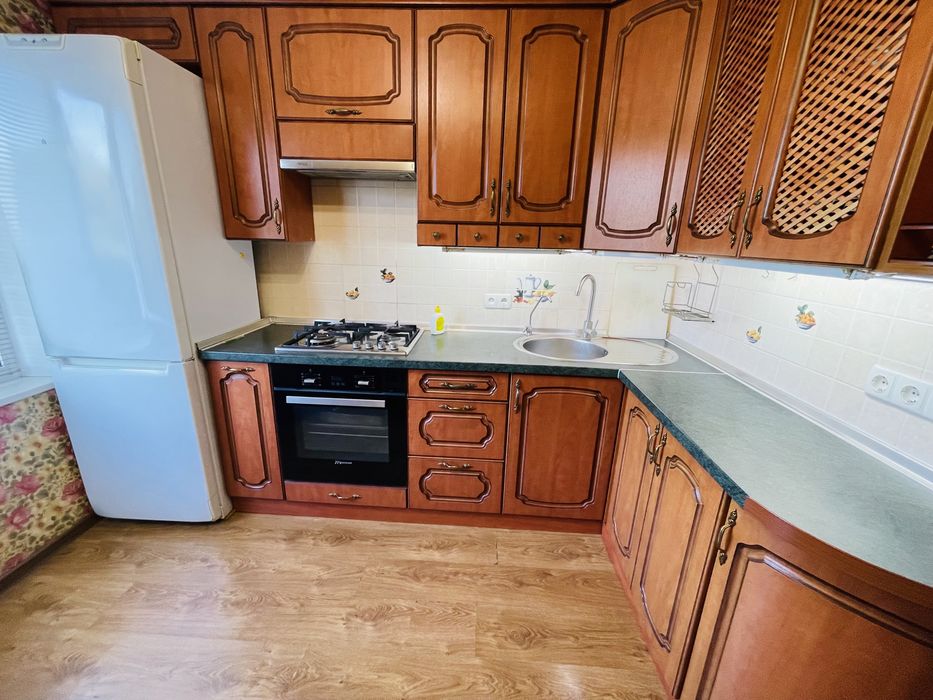 Подобово Посуточно Квартира ЛЮКС тц Украина  просрект Є світло Власник