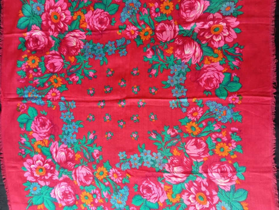 Шерстяні нові хустки