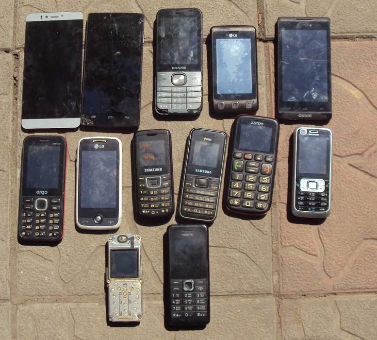 Мобильные телефоны на детали ЛОТ 18 шт
