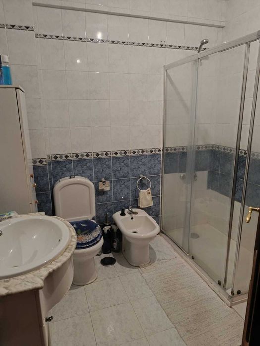 QUINTA DO CONDE - Av. 1º de Maio - Quarto para Alugar