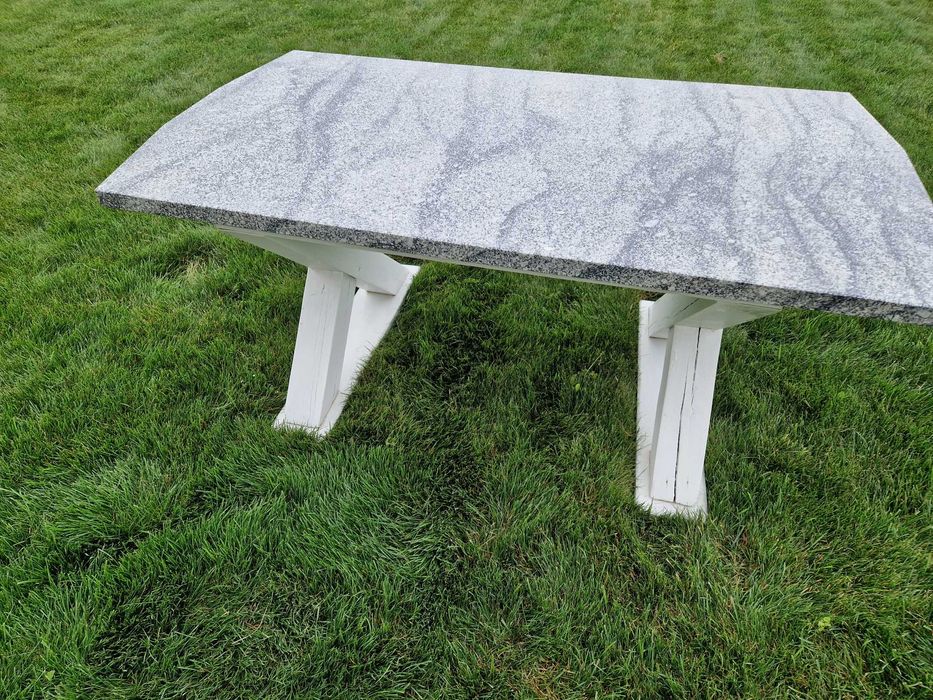 Stół ogrodowy granitowy drewniany 140x76 cm kamienny