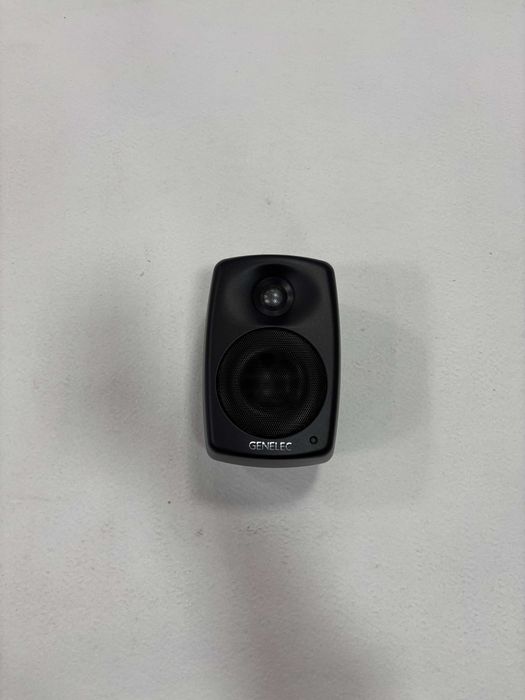 Coluna Activa Monitor Genelec 4420A Smart IP PoE Dante Preta