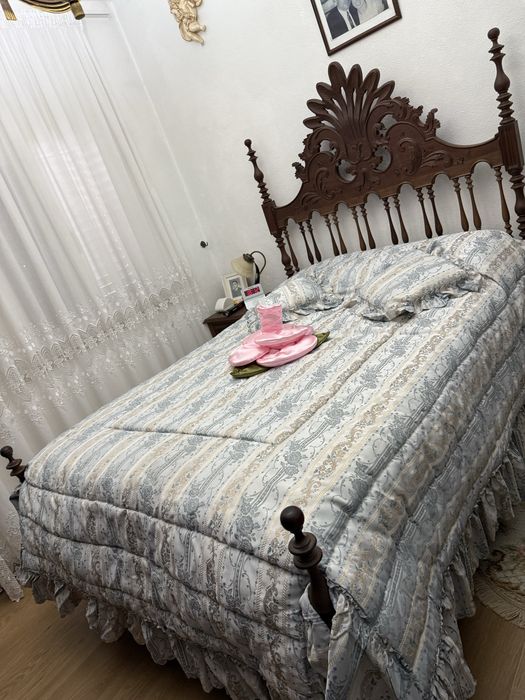 Mobilia de estilo completa com roupeiro e colchão