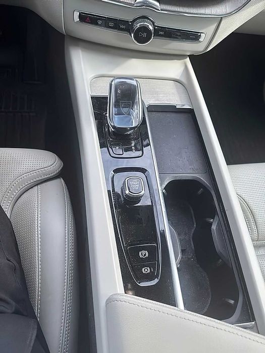 Volvo XC60      2022