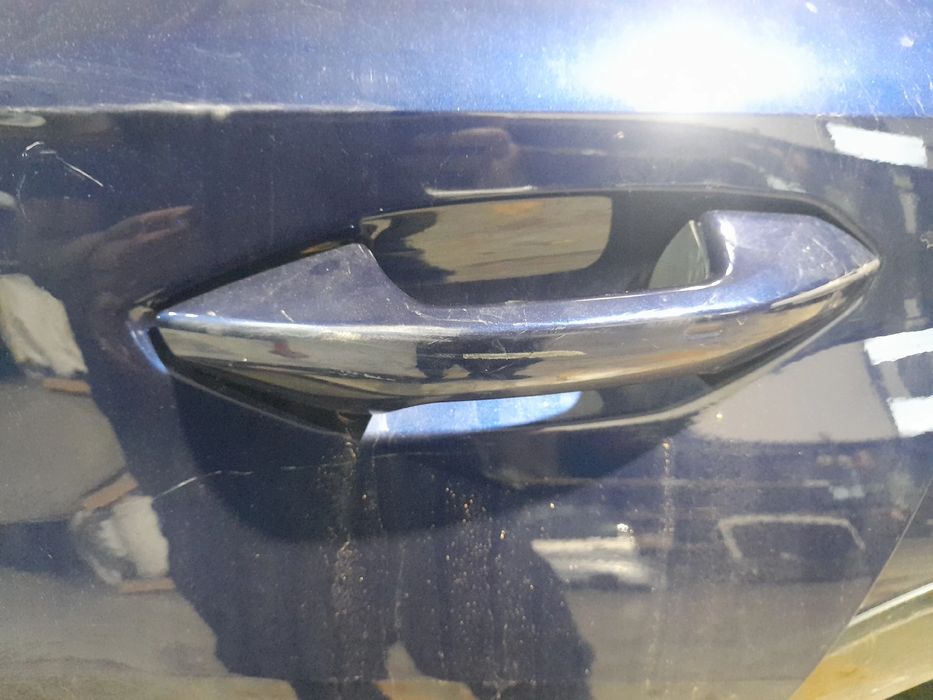 Puxador porta trás esquerdo AUDI A3 Sportback (8YA)