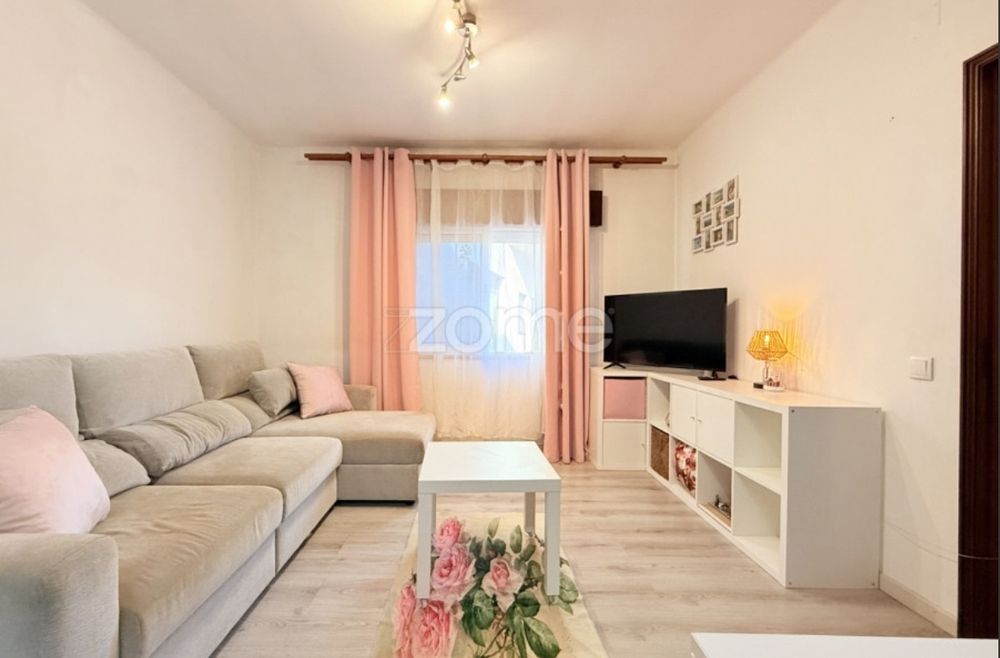 Moradia Térrea T2+1 remodelada, com terreno.