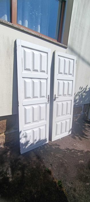 Portas de armário antigo em madeira maciça