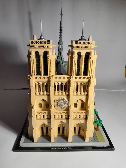 Lego Notre-Dame Architecture