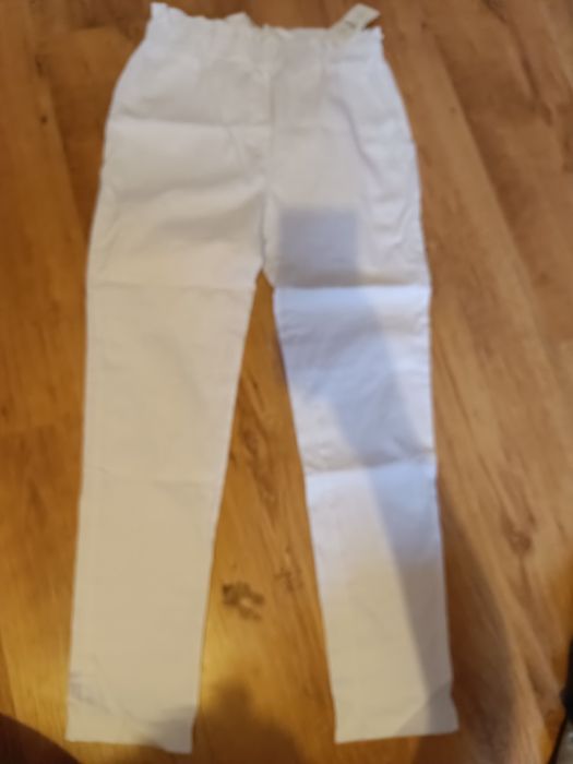 Nowe spodnie różne