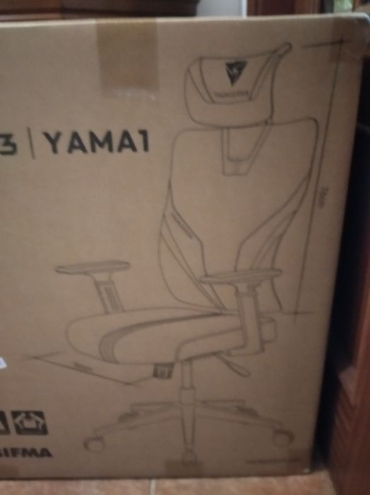 Cadeira de gaming preta e vermelha Thunder X3 Yama1