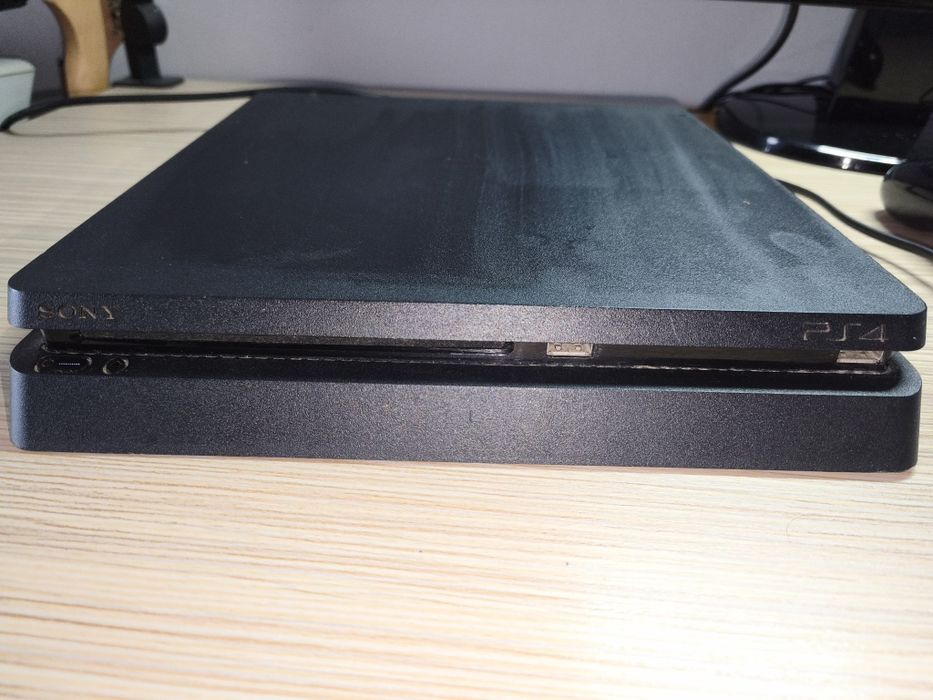 Sony PlayStation 4 Slim + pad + HDMI PS4