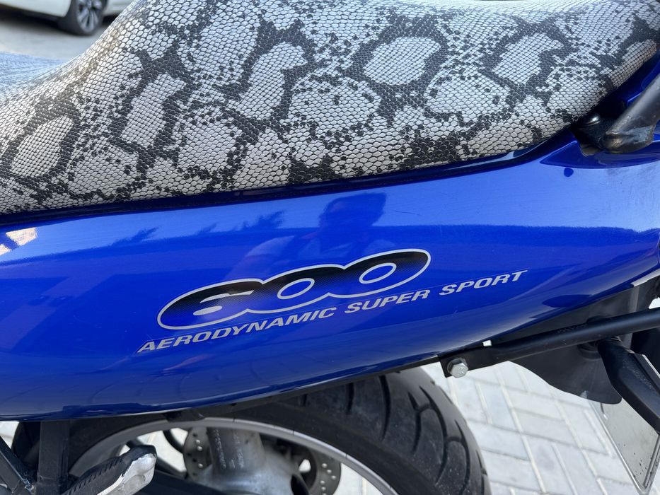 Suzuki GSX600F Katana