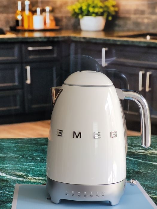 Czajnik SMEG 1,7 l z regulacją ⁰C - OUTLET