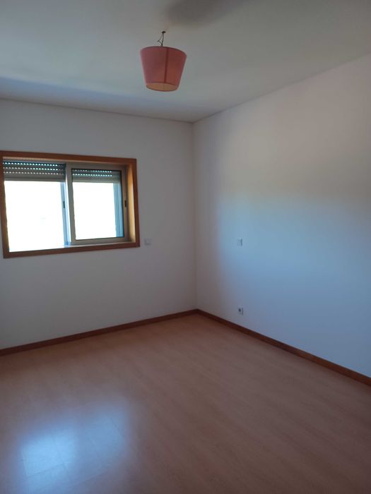 Apartamento T3 para arrendamento na Rua Tenente Valadim