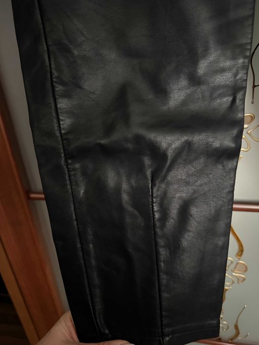 Продам черные брюки кожзам  -M-L