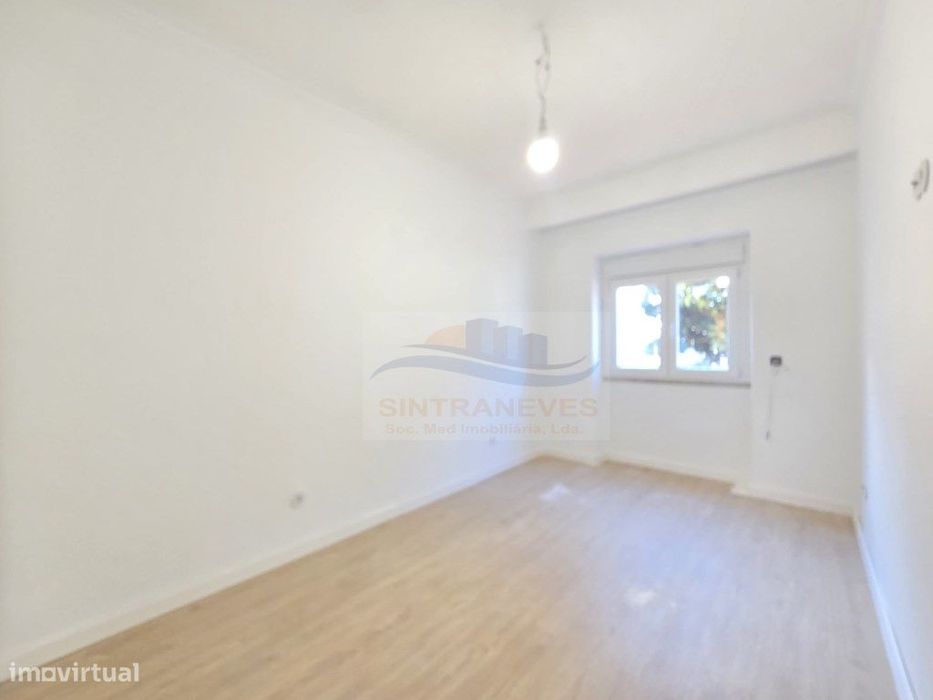 Fantástico T2 com varanda e Sala dupla totalmente remodelado 1. and...