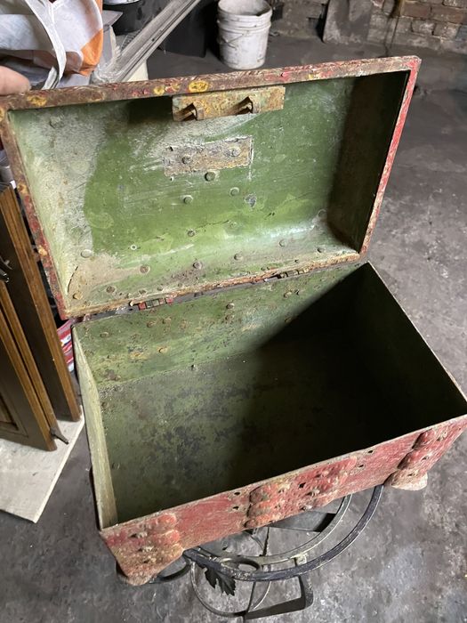 Szkatułka kufer  metalowa