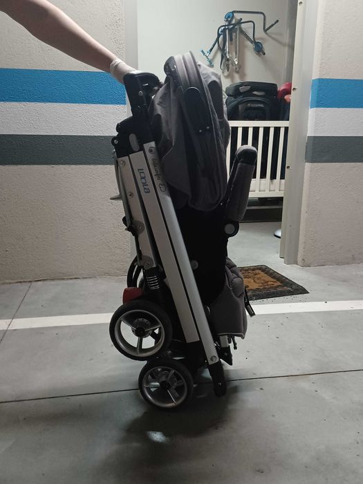 Carrinho bebé Confort com ovo extra