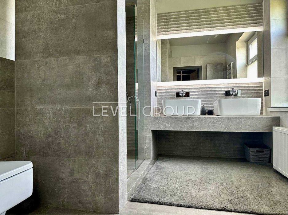 Продається сучасний будинок з якісним ремонтом у Русанівських садах