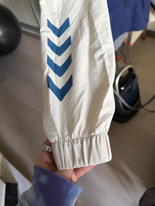 Вітровка лега спортивна куртка Hummel