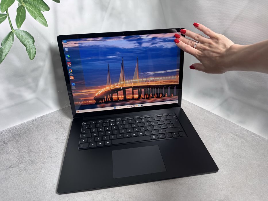 Ноутбук Microsoft Surface Laptop 3 / i5-1035G7 / 16GB / 256GB SSD / 15" Touch / Уцінка